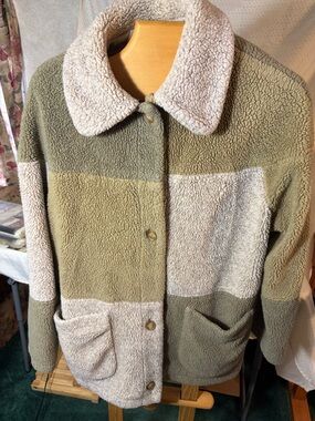 Vintage Innovations by Izzi Sherpa Jacket - Olive & Cream